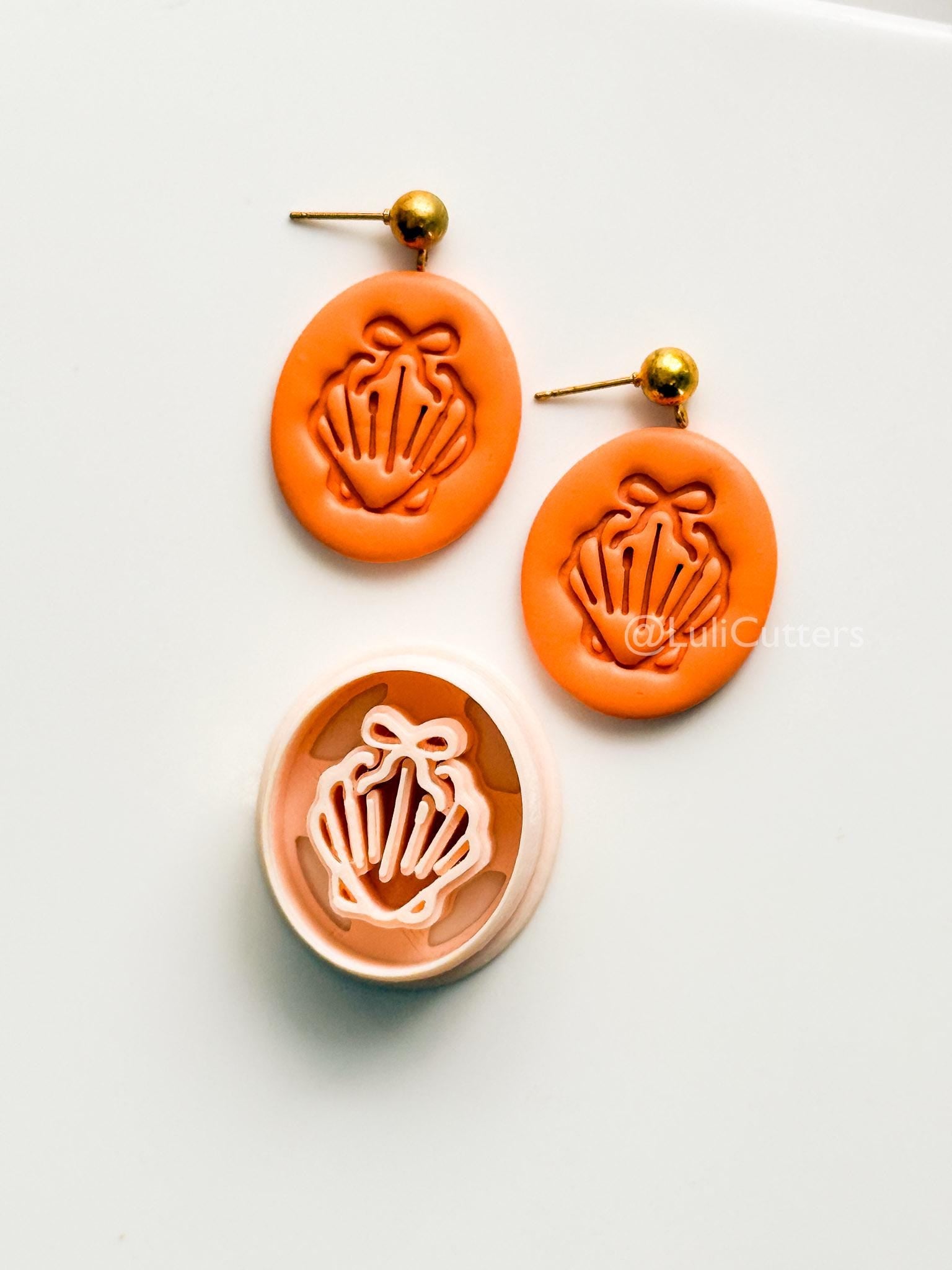Oval Bow Shell Cutter: Scalloped Ribbed Pattern for Polymer Clay