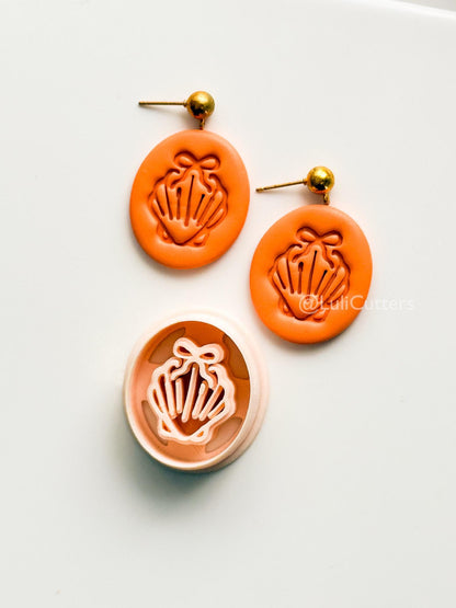 Oval Bow Shell Cutter: Scalloped Ribbed Pattern for Polymer Clay