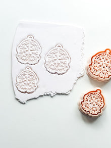 Compass Laura Cutter: Navigational Star with Floral Frame for Polymer Clay