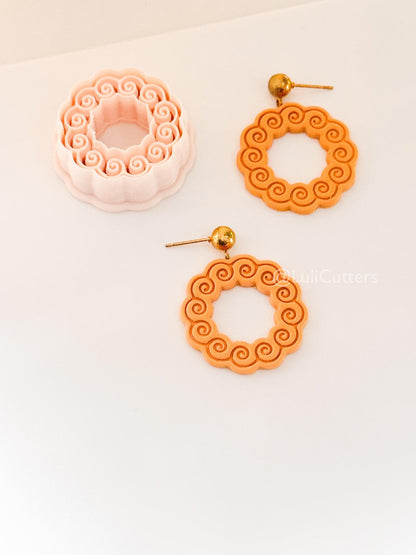 Wave Wreath Cutter: Spiral Frame Design for Polymer Clay
