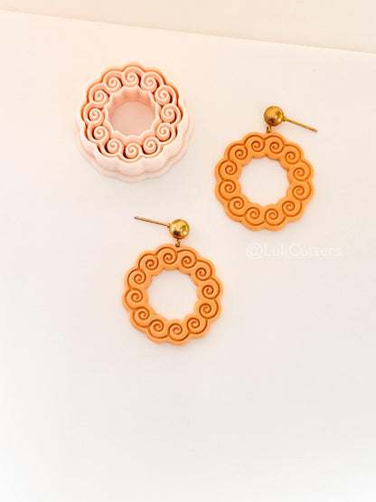 Wave Wreath Cutter: Spiral Frame Design for Polymer Clay