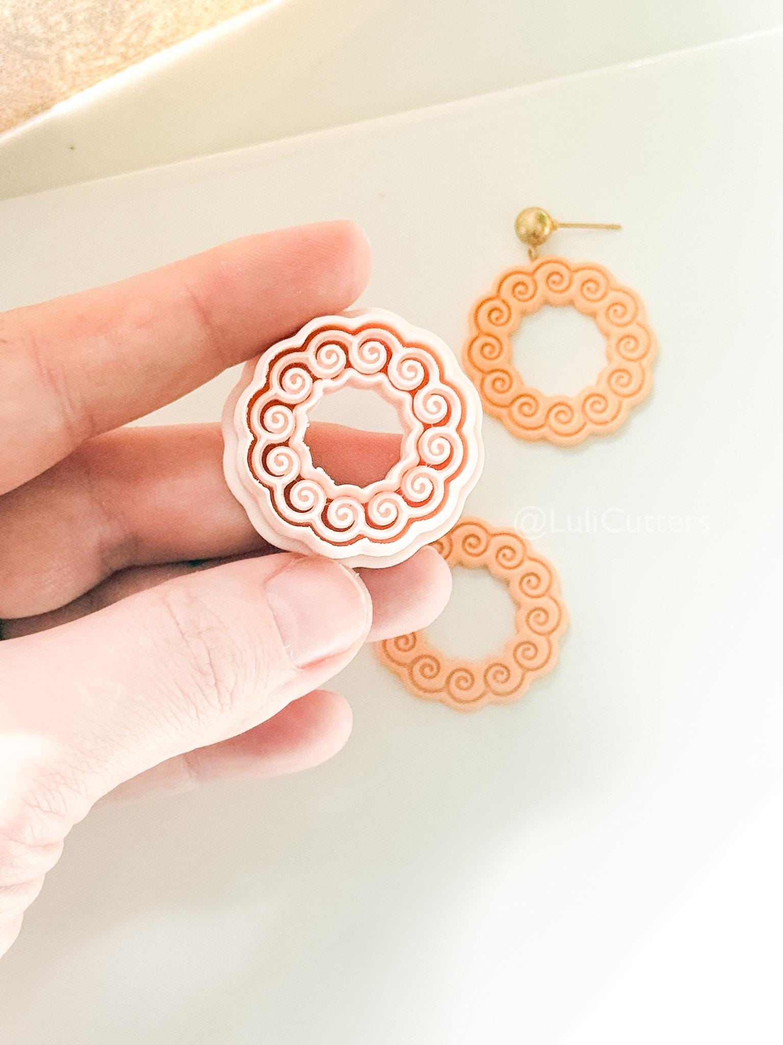 Wave Wreath Cutter: Spiral Frame Design for Polymer Clay