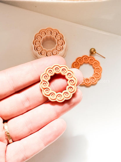 Wave Wreath Cutter: Spiral Frame Design for Polymer Clay
