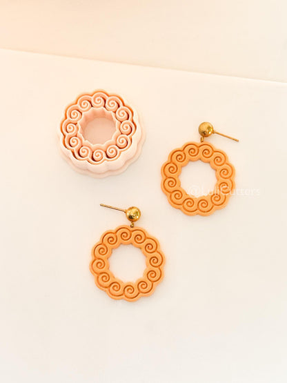 Wave Wreath Cutter: Spiral Frame Design for Polymer Clay