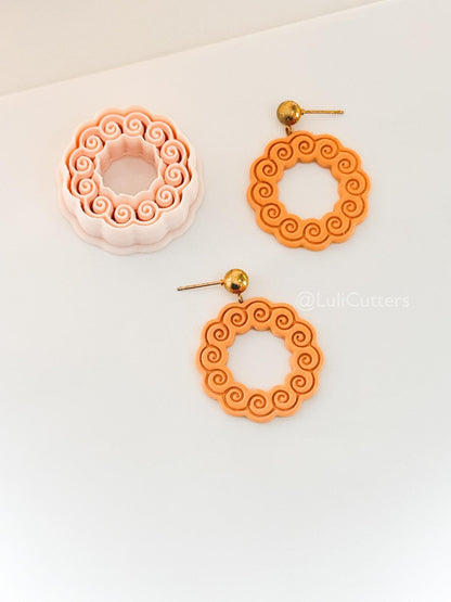 Wave Wreath Cutter: Spiral Frame Design for Polymer Clay