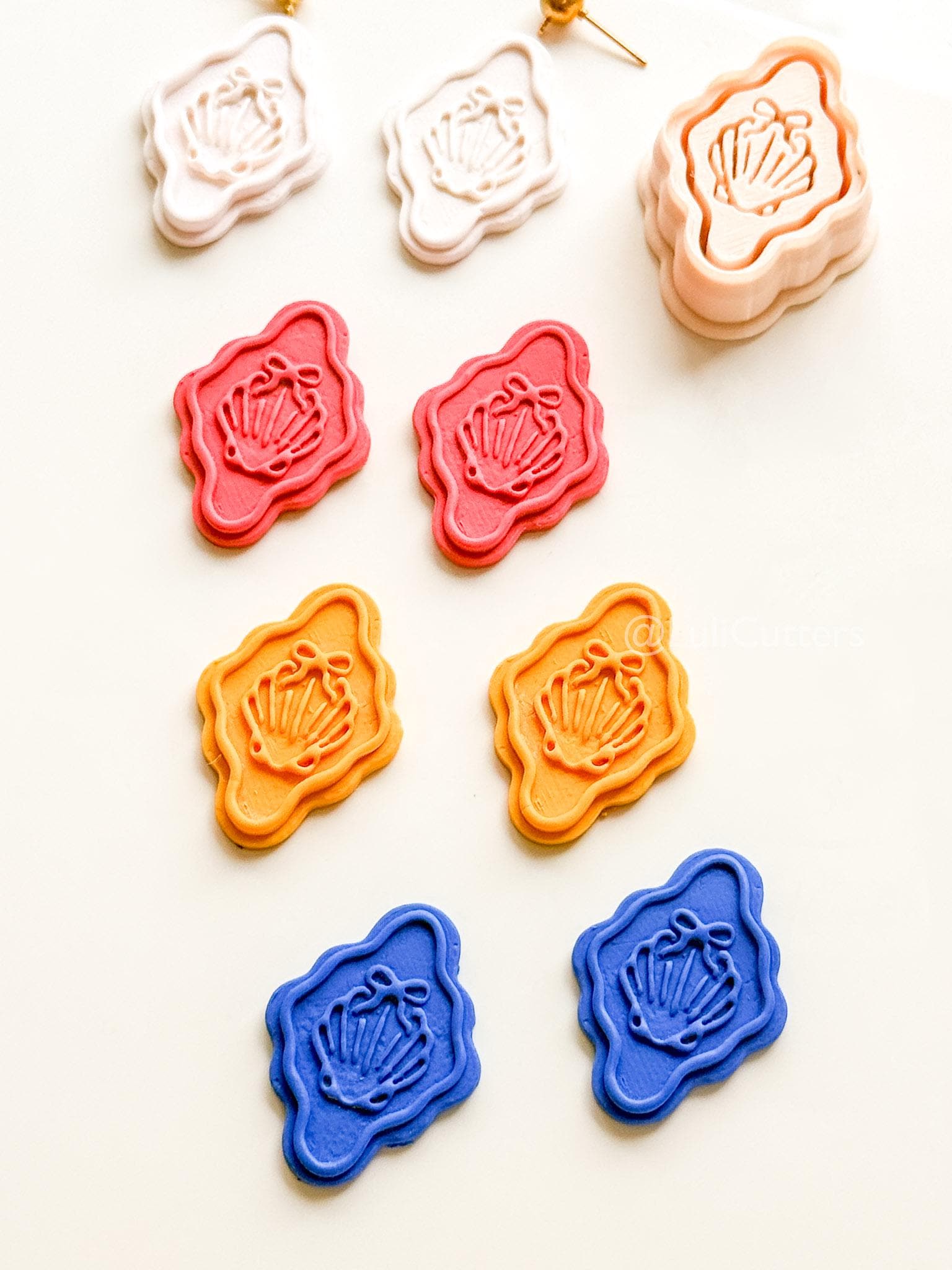 Emboss Bow Shell Cutter: Scalloped Ribbon Design for Polymer Clay