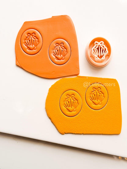 Oval Bow Shell Cutter: Scalloped Ribbed Pattern for Polymer Clay