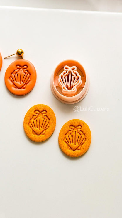Oval Bow Shell Cutter: Scalloped Ribbed Pattern for Polymer Clay
