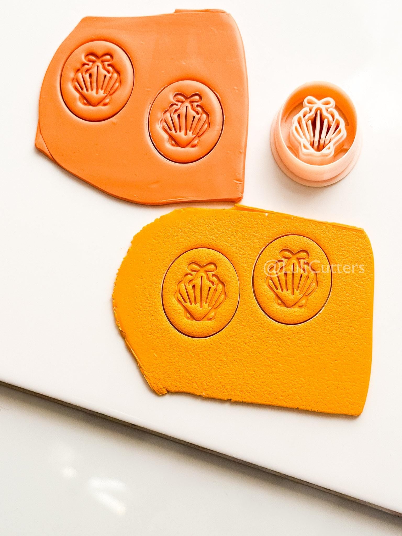 Oval Bow Shell Cutter: Scalloped Ribbed Pattern for Polymer Clay