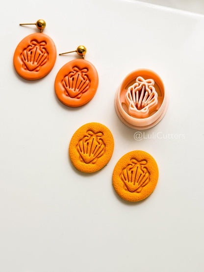 Oval Bow Shell Cutter: Scalloped Ribbed Pattern for Polymer Clay