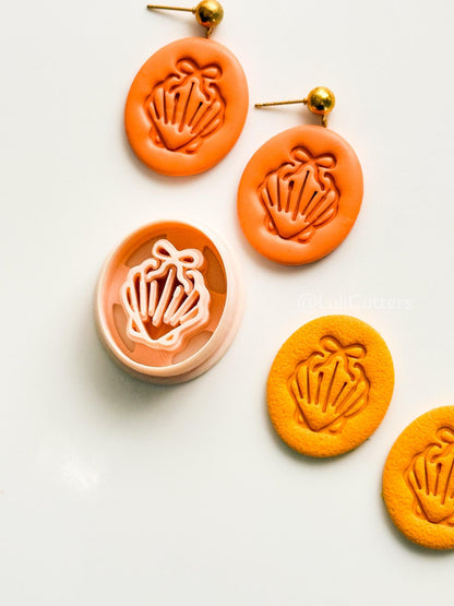 Oval Bow Shell Cutter: Scalloped Ribbed Pattern for Polymer Clay
