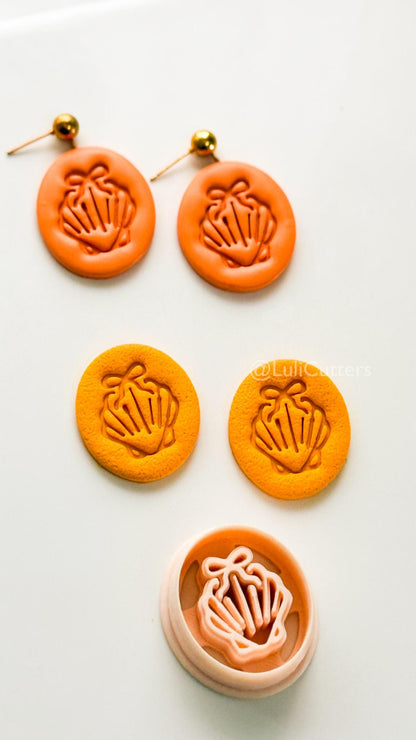 Oval Bow Shell Cutter: Scalloped Ribbed Pattern for Polymer Clay