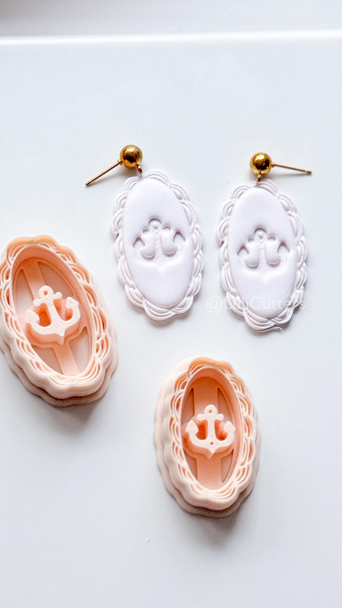 Framed Anchor Cutter: Scalloped Marine Design for Polymer Clay