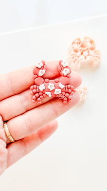 Layered Floral Crab Cutter: Intricate Flower Pattern for Polymer Clay