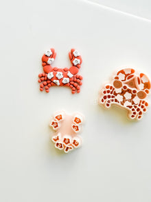 Layered Floral Crab Cutter: Intricate Flower Pattern for Polymer Clay