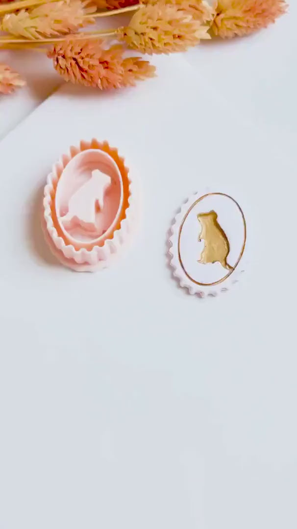 Mouse in Scalloped Oval Frame Cutter: Cottagecore Clay Mold